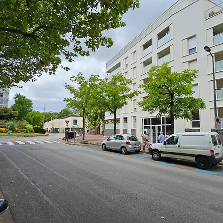 Penthouse Lumineux 20min Paris Et Avec 2 Balcons Apartment Noisiel