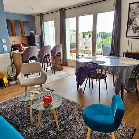 Apartment Penthouse Lumineux 20min Paris Et Avec 2 Balcons Noisiel